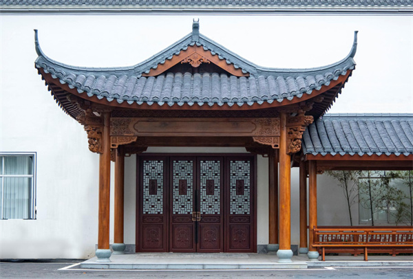 李忠信红木艺术馆游记（二）：雕梁画栋，极尽中式美学