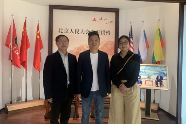 李忠信红木与浙江广厦建设职业技术大学工艺美术学院达成校企合作